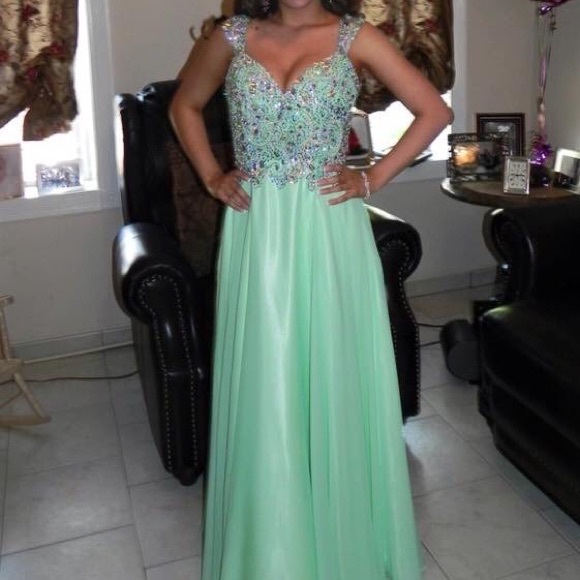 Prom dress. - Picture 1 of 2